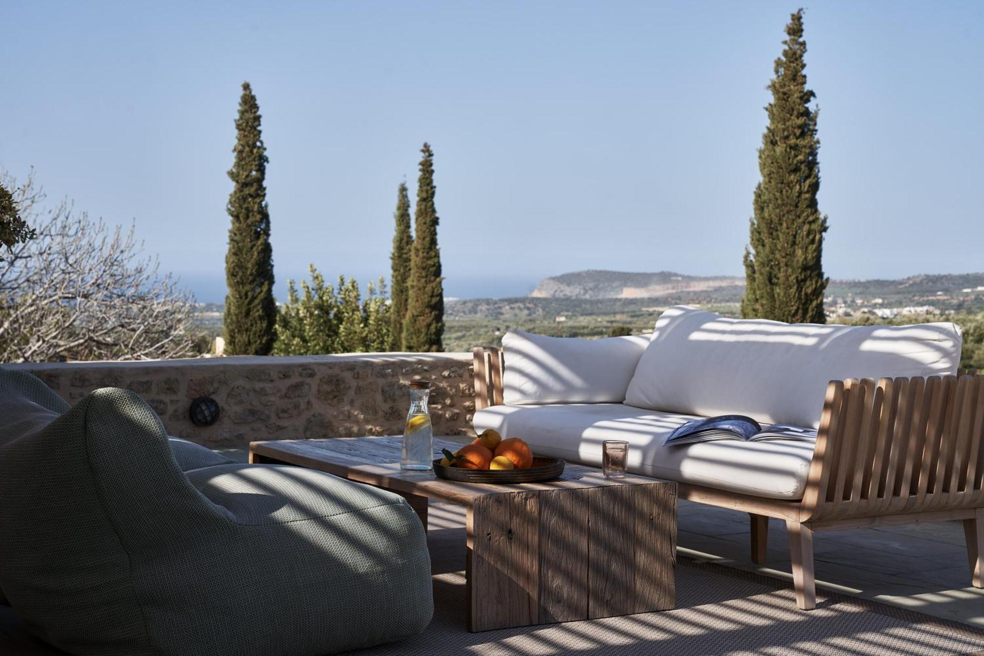 Village Ξενοδοχείο 4*
